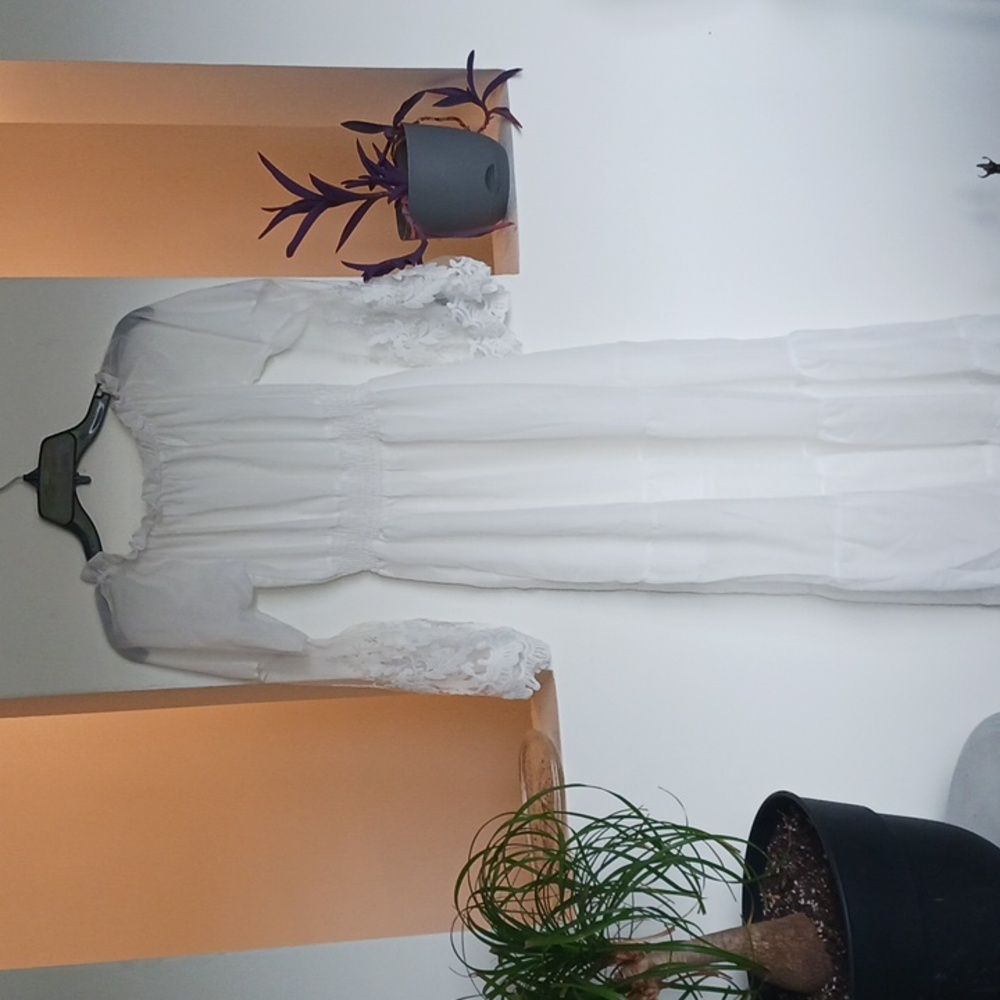 Elegant Period Piece White Maxi Dress with Lace Sleeves
